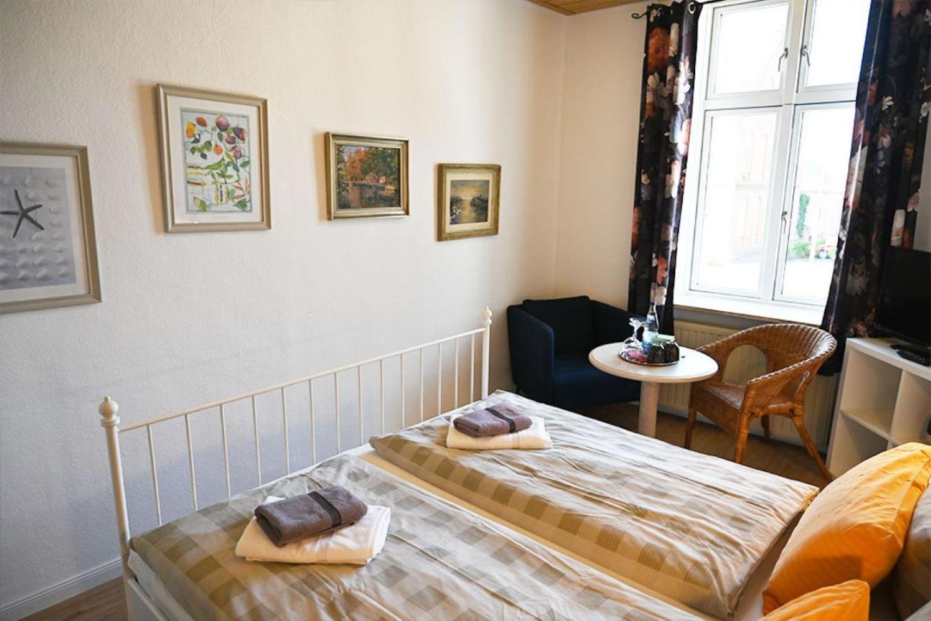 Hotel Nordfriesisches Haus à Tönning Extérieur photo