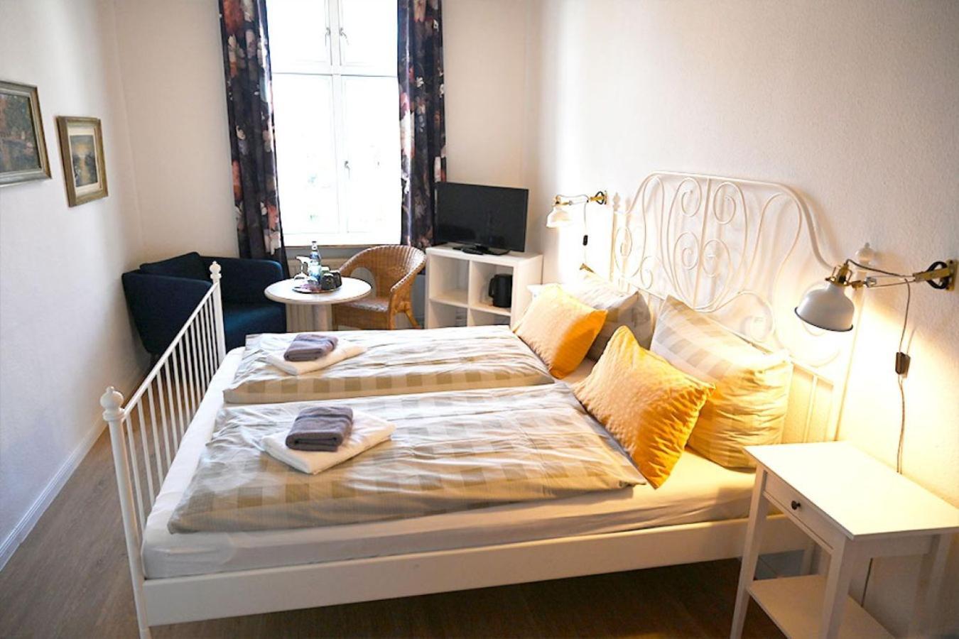 Hotel Nordfriesisches Haus à Tönning Extérieur photo