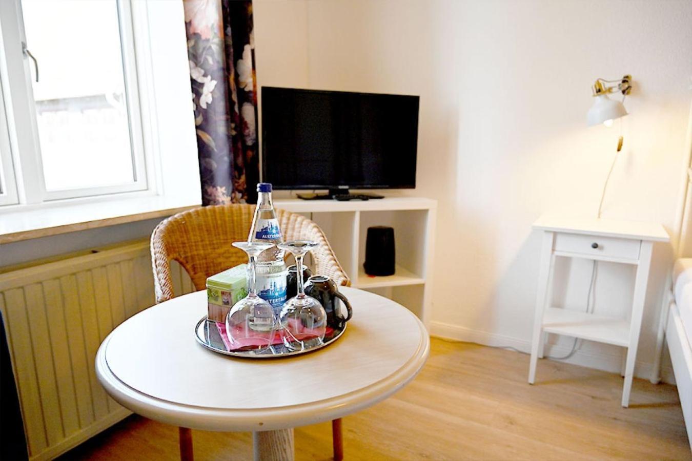 Hotel Nordfriesisches Haus à Tönning Extérieur photo